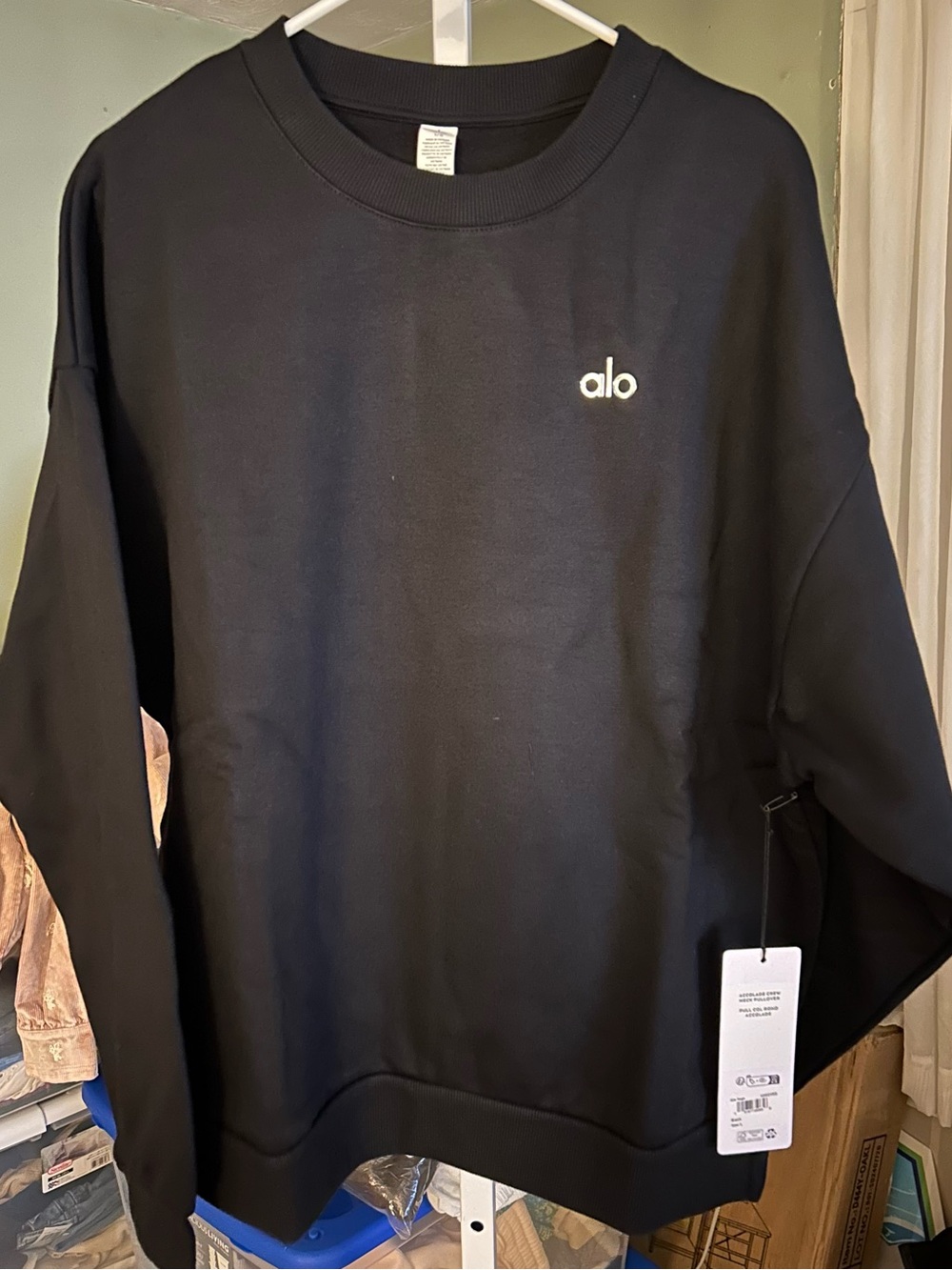 ALO Yoga Accolade Crewneck Sweatshirt in Black